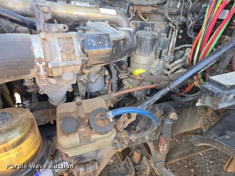 image for item DY1433 2011 Freightliner Cascadia semi truck