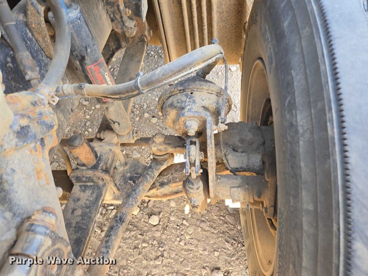 image for item DY1433 2011 Freightliner Cascadia semi truck