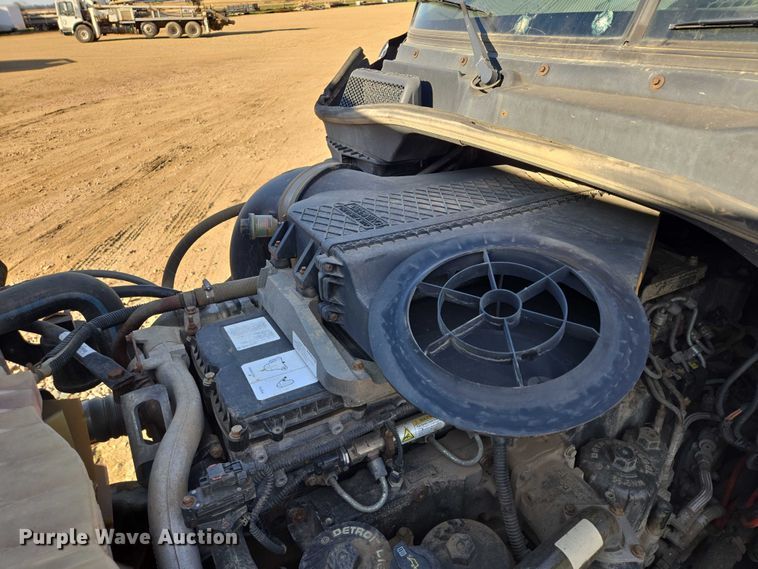 image for item DY1433 2011 Freightliner Cascadia semi truck