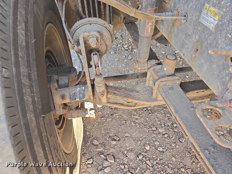 image for item DY1433 2011 Freightliner Cascadia semi truck