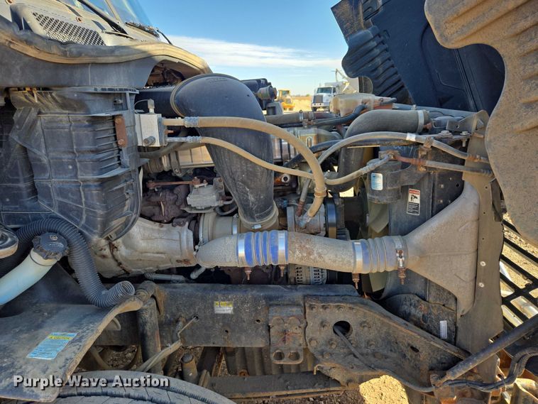 image for item DY1433 2011 Freightliner Cascadia semi truck