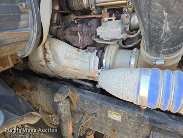 image for item DY1433 2011 Freightliner Cascadia semi truck