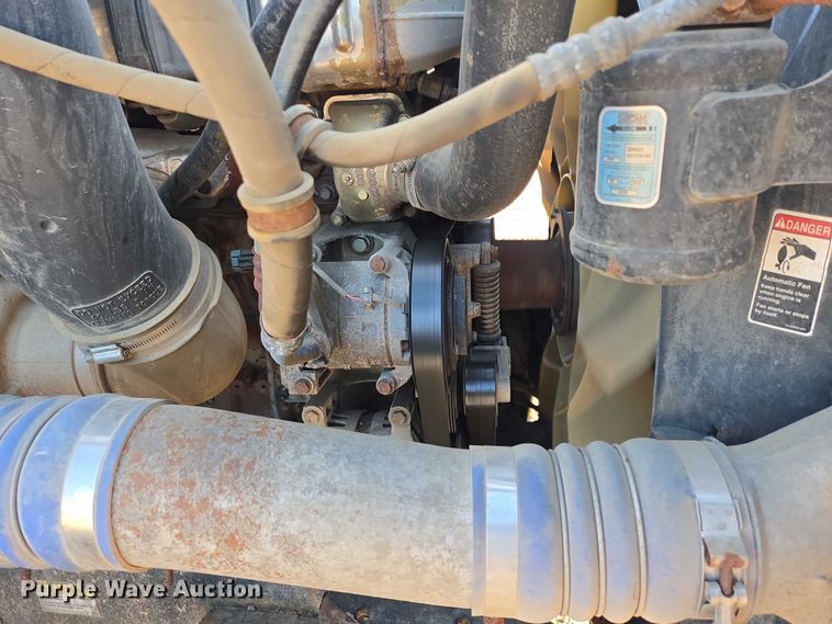 image for item DY1433 2011 Freightliner Cascadia semi truck