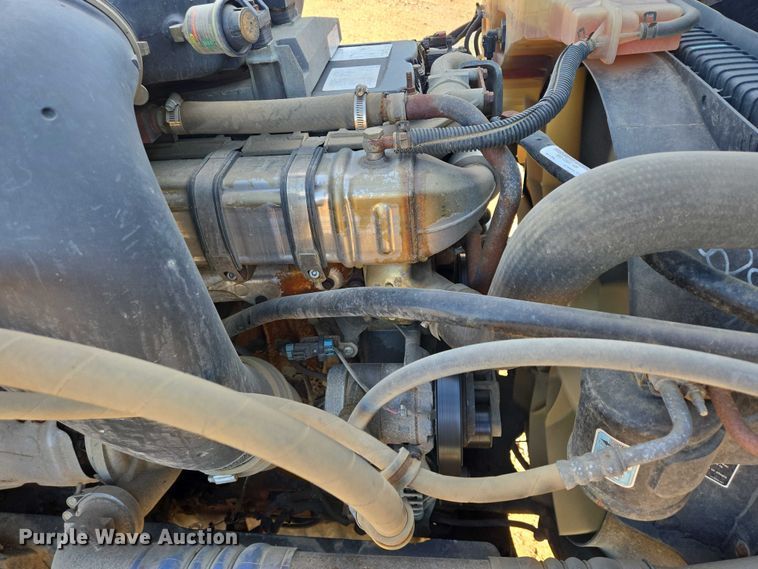 image for item DY1433 2011 Freightliner Cascadia semi truck