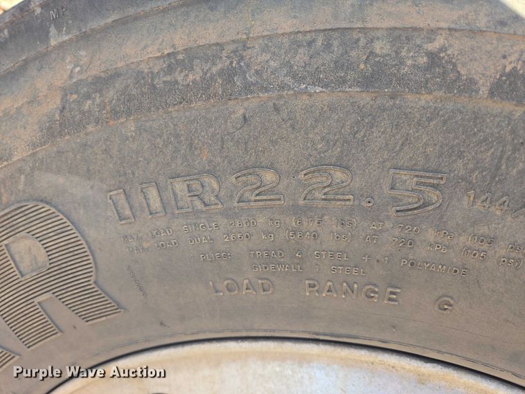 image for item DY1433 2011 Freightliner Cascadia semi truck