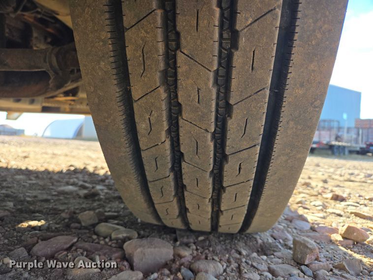 image for item DY1433 2011 Freightliner Cascadia semi truck