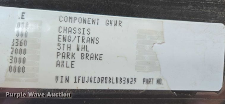 image for item DY1433 2011 Freightliner Cascadia semi truck