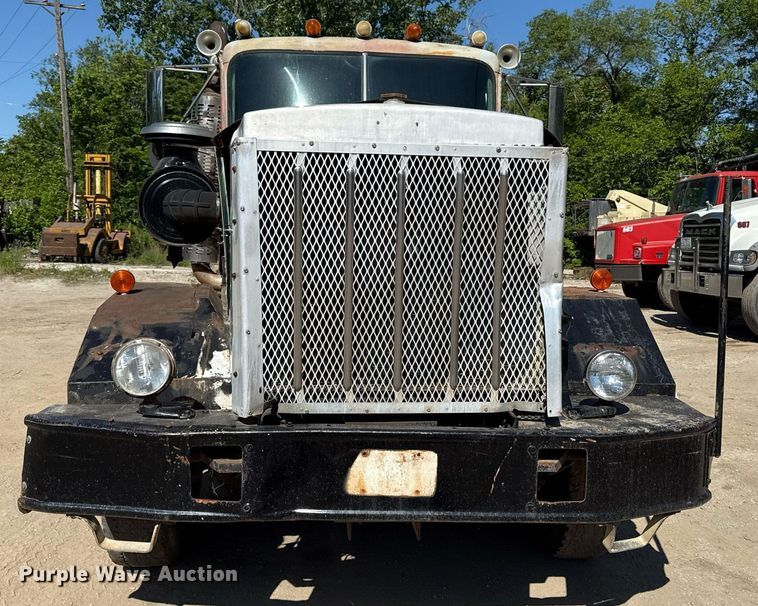 image for item DZ4082 1984 Autocar semi truck