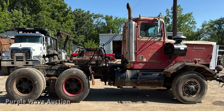 image for item DZ4082 1984 Autocar semi truck