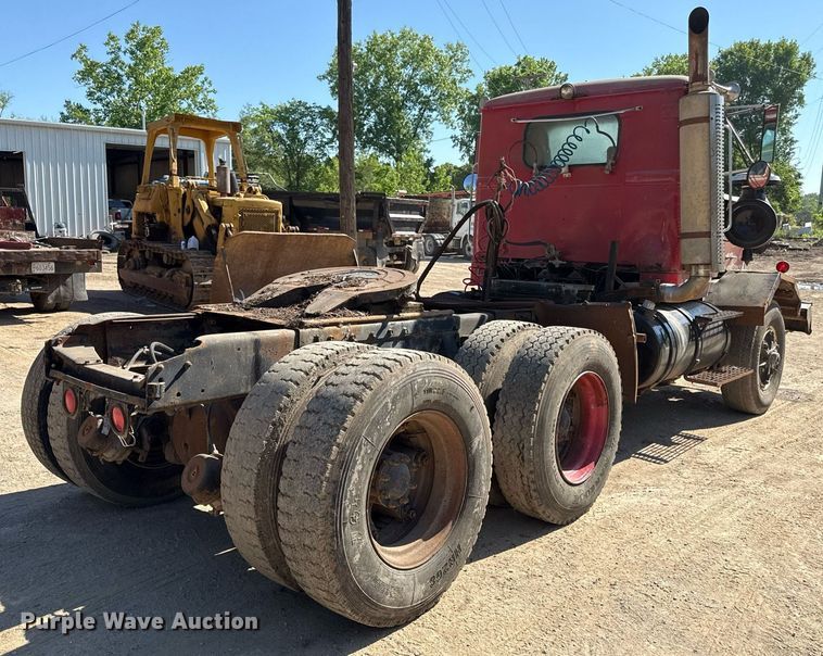 image for item DZ4082 1984 Autocar semi truck