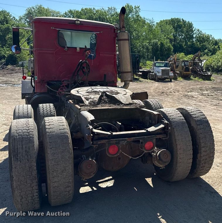 image for item DZ4082 1984 Autocar semi truck