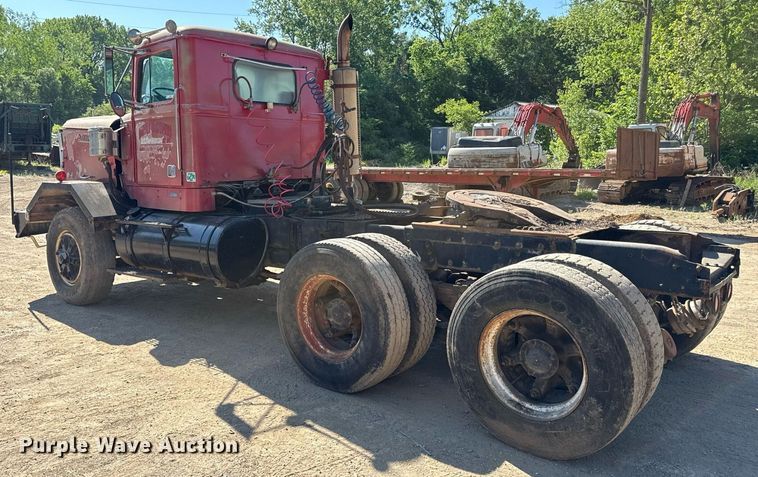 image for item DZ4082 1984 Autocar semi truck