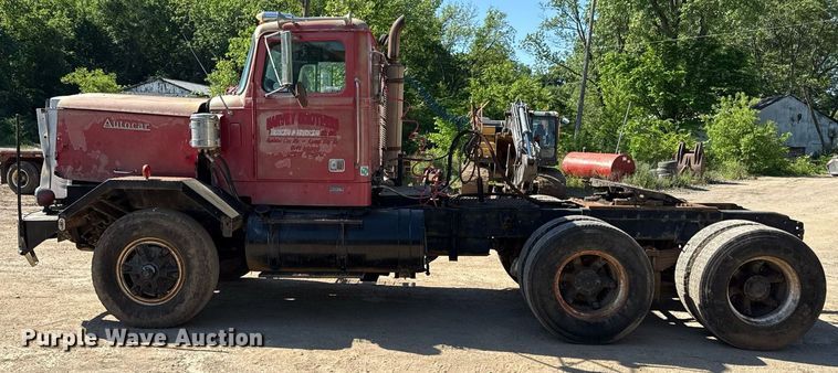 image for item DZ4082 1984 Autocar semi truck