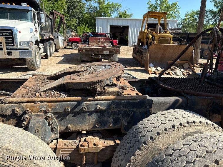 image for item DZ4082 1984 Autocar semi truck