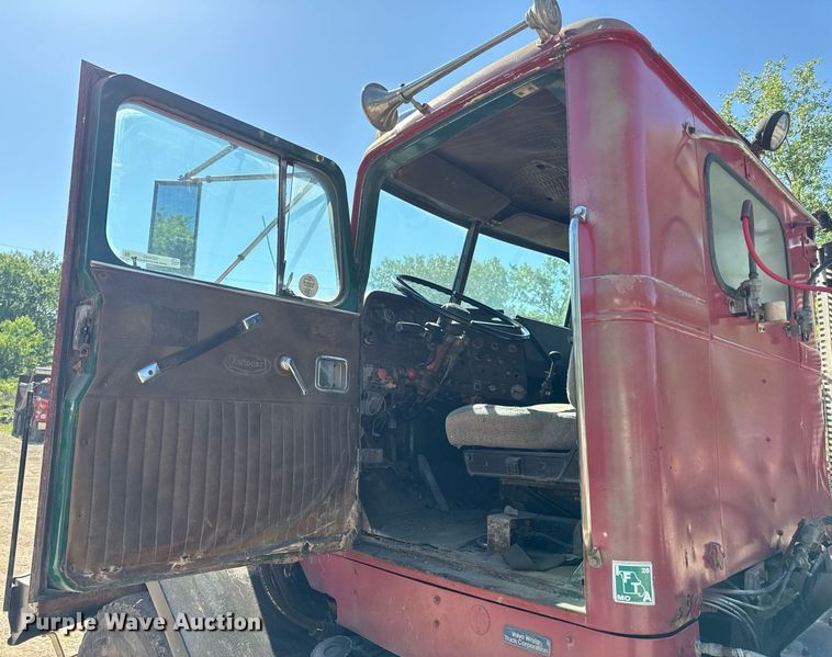 image for item DZ4082 1984 Autocar semi truck