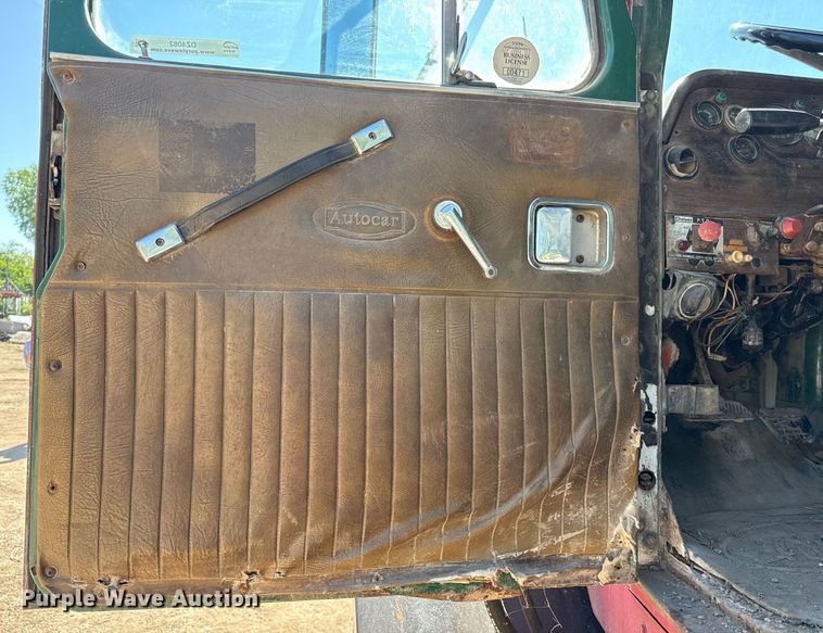 image for item DZ4082 1984 Autocar semi truck