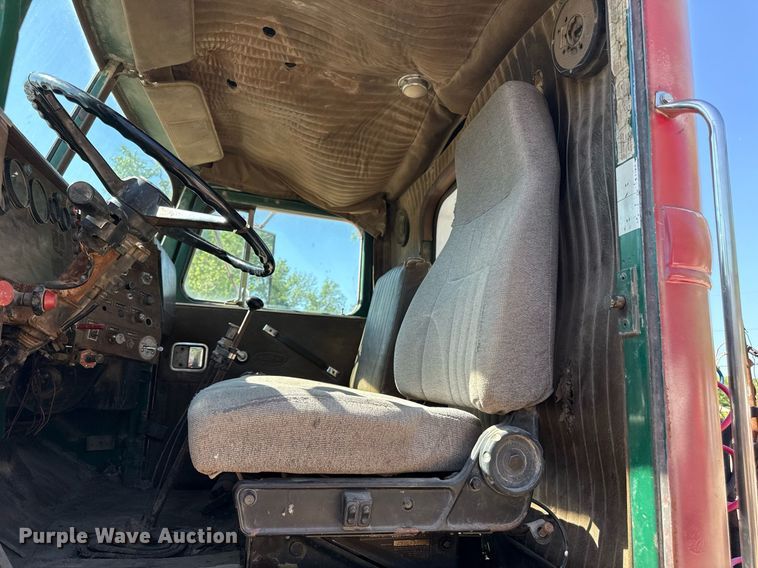 image for item DZ4082 1984 Autocar semi truck