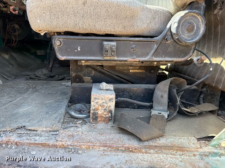 image for item DZ4082 1984 Autocar semi truck