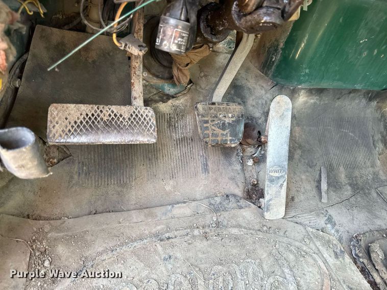 image for item DZ4082 1984 Autocar semi truck