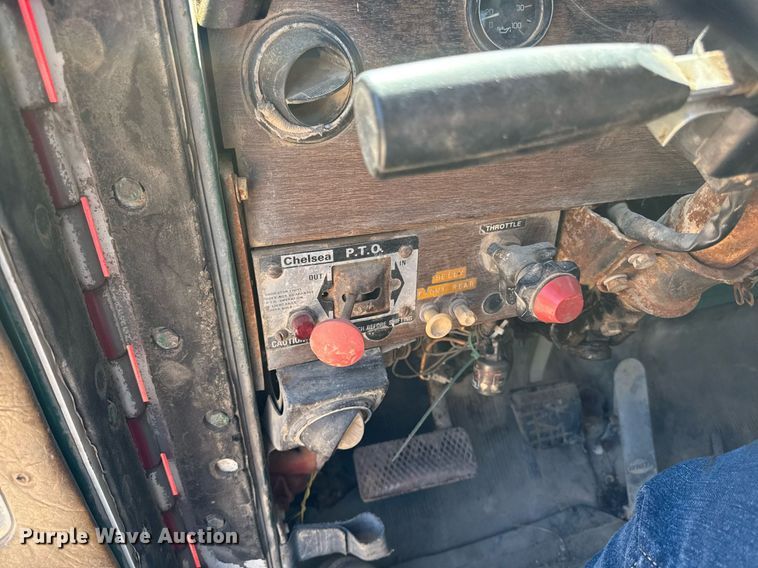 image for item DZ4082 1984 Autocar semi truck