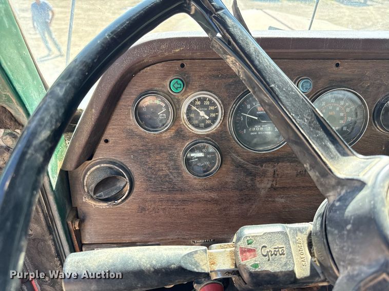 image for item DZ4082 1984 Autocar semi truck