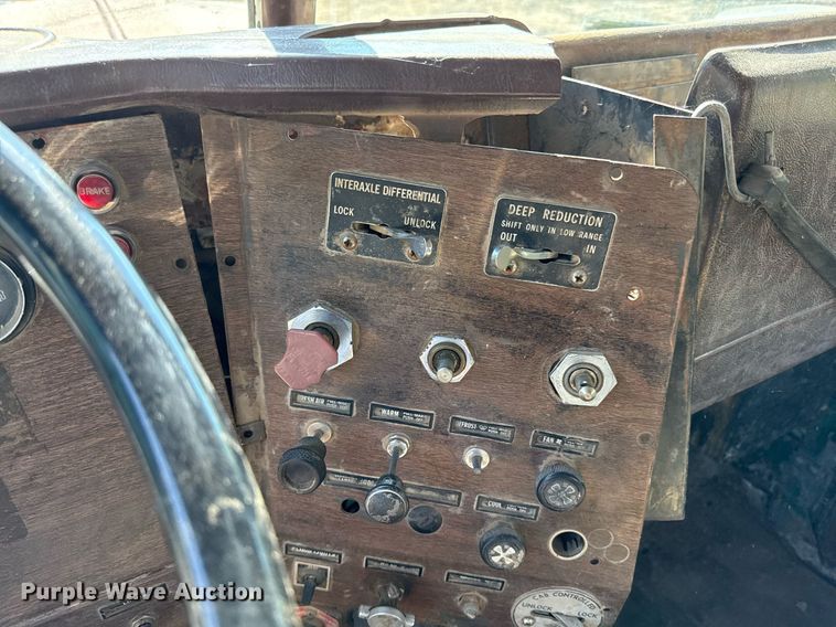 image for item DZ4082 1984 Autocar semi truck