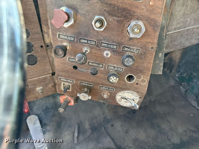 image for item DZ4082 1984 Autocar semi truck