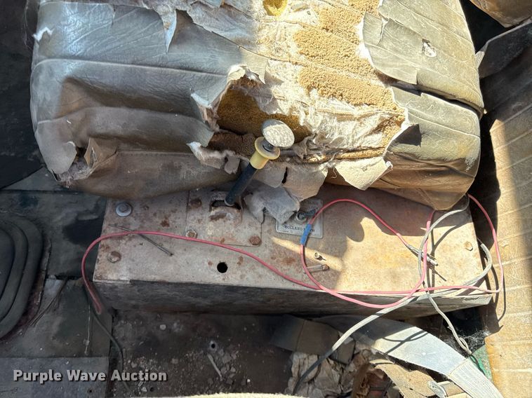 image for item DZ4082 1984 Autocar semi truck