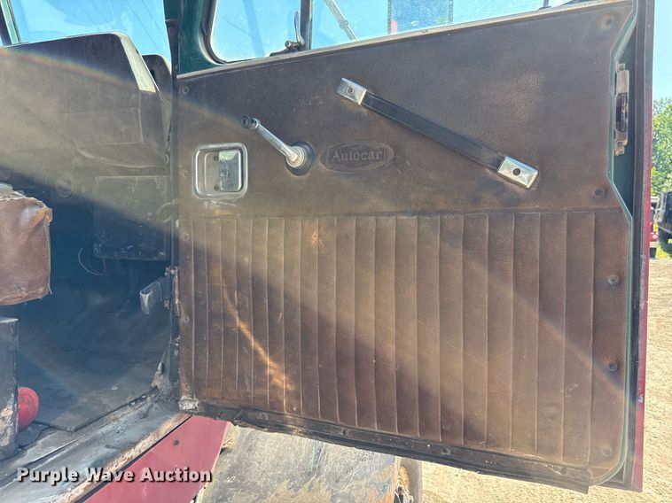 image for item DZ4082 1984 Autocar semi truck