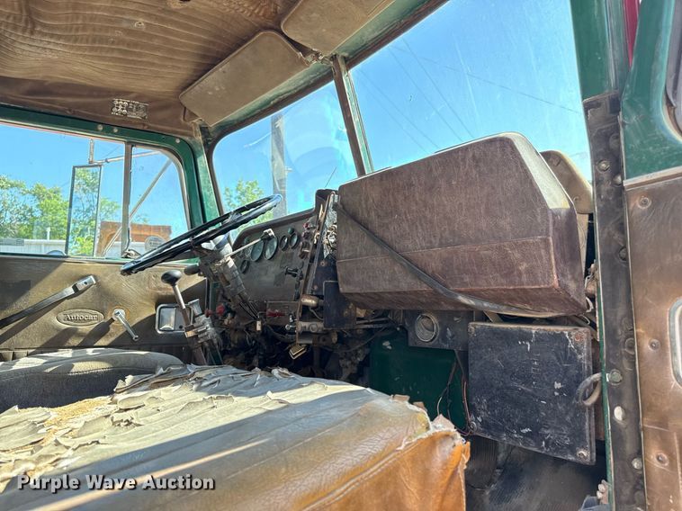 image for item DZ4082 1984 Autocar semi truck