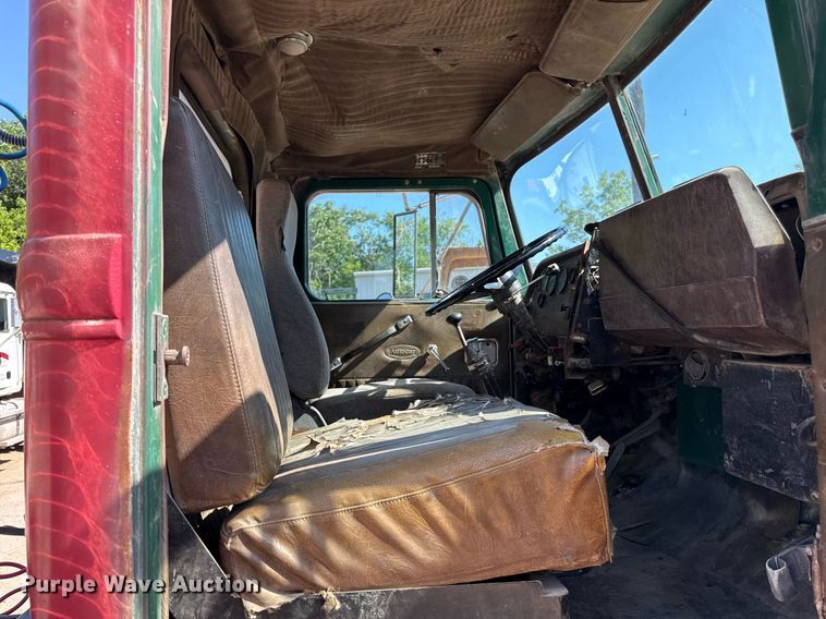 image for item DZ4082 1984 Autocar semi truck