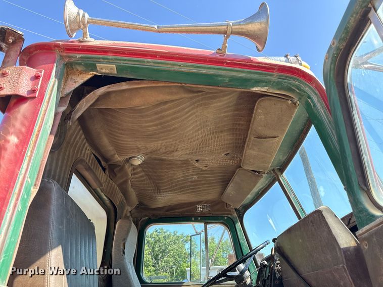 image for item DZ4082 1984 Autocar semi truck