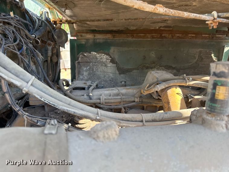 image for item DZ4082 1984 Autocar semi truck