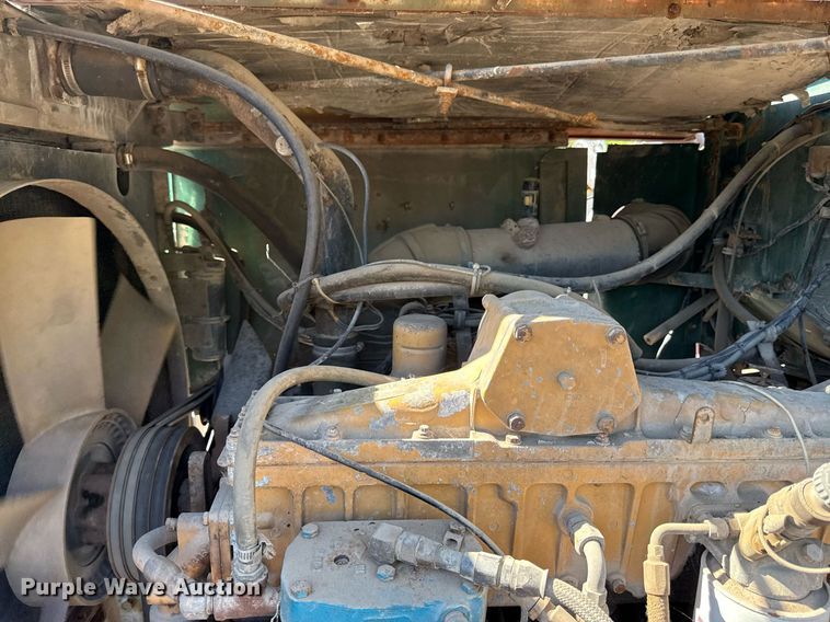 image for item DZ4082 1984 Autocar semi truck