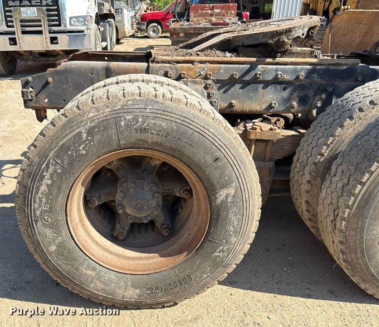 image for item DZ4082 1984 Autocar semi truck