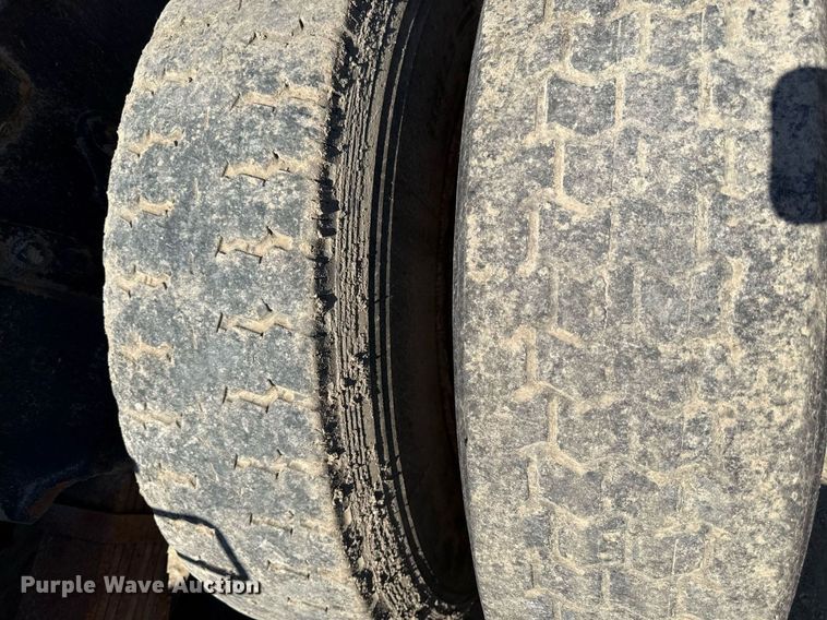 image for item DZ4082 1984 Autocar semi truck