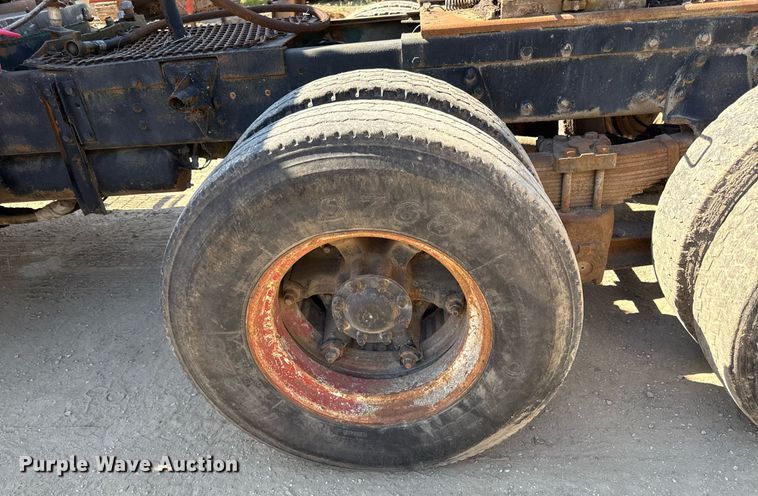 image for item DZ4082 1984 Autocar semi truck