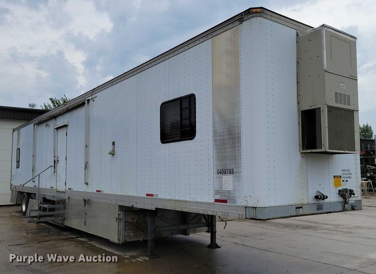 image for item DZ6611 1997 Fruehauf FBHLP9 camper