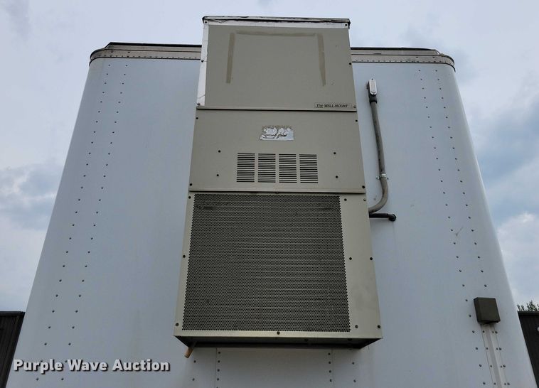 image for item DZ6611 1997 Fruehauf FBHLP9 camper