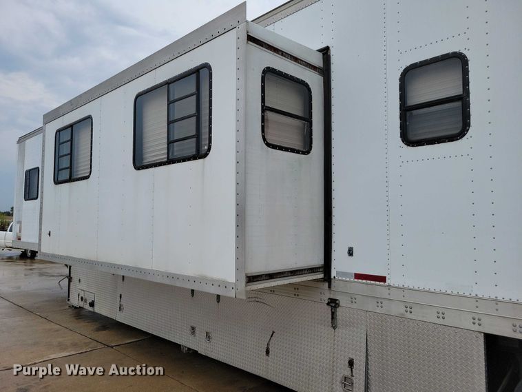 image for item DZ6611 1997 Fruehauf FBHLP9 camper