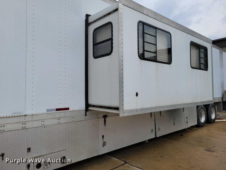 image for item DZ6611 1997 Fruehauf FBHLP9 camper