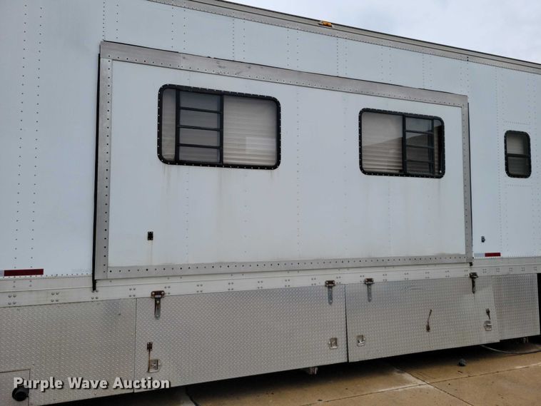 image for item DZ6611 1997 Fruehauf FBHLP9 camper