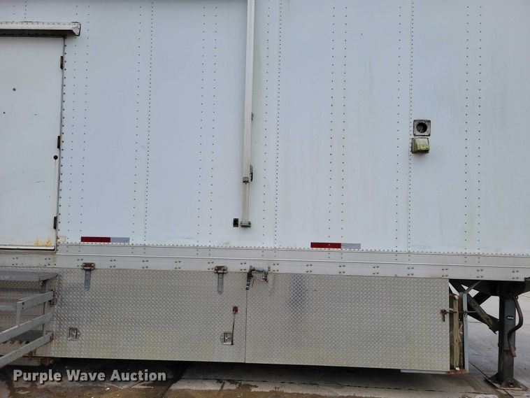 image for item DZ6611 1997 Fruehauf FBHLP9 camper