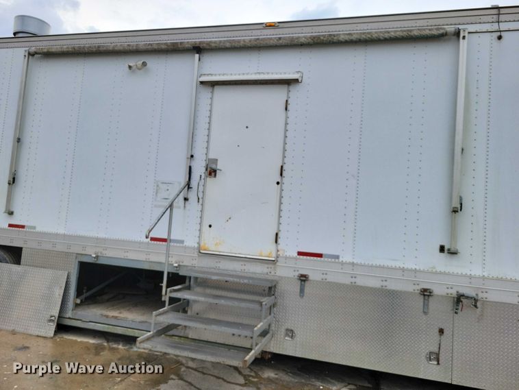 image for item DZ6611 1997 Fruehauf FBHLP9 camper