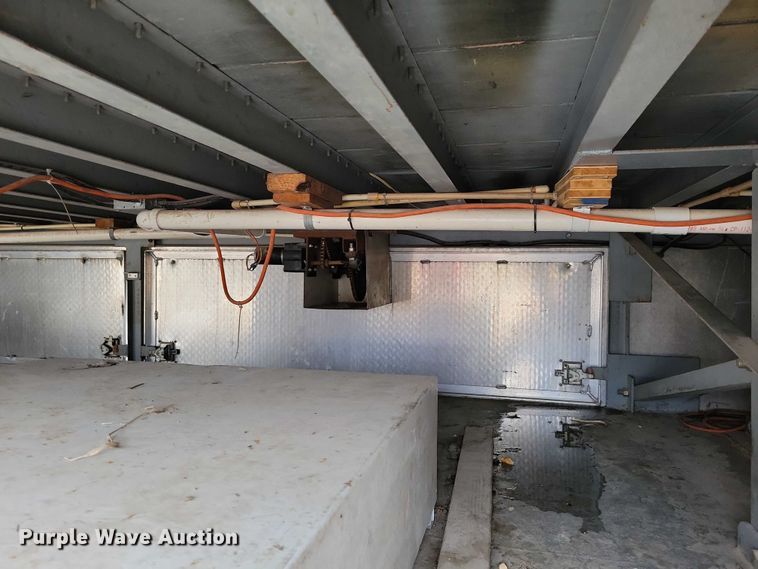 image for item DZ6611 1997 Fruehauf FBHLP9 camper