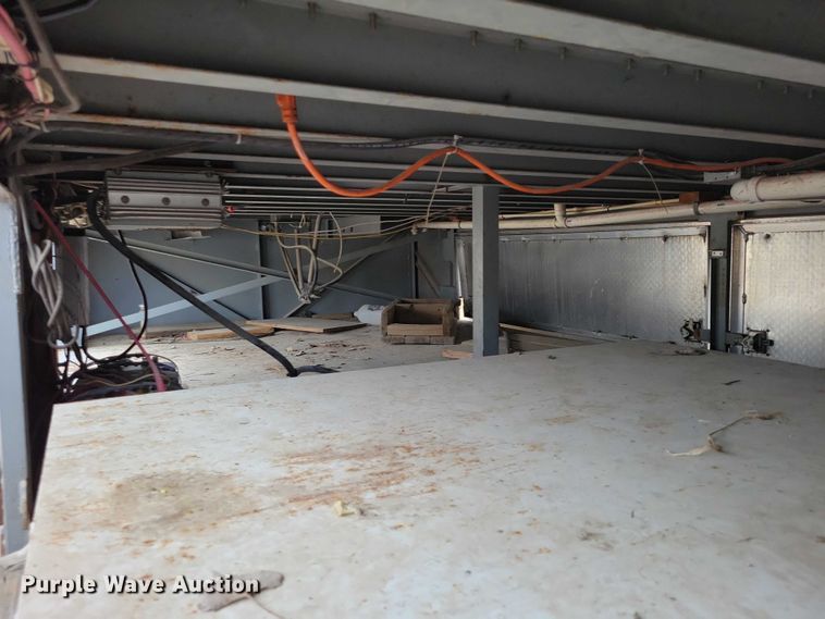 image for item DZ6611 1997 Fruehauf FBHLP9 camper