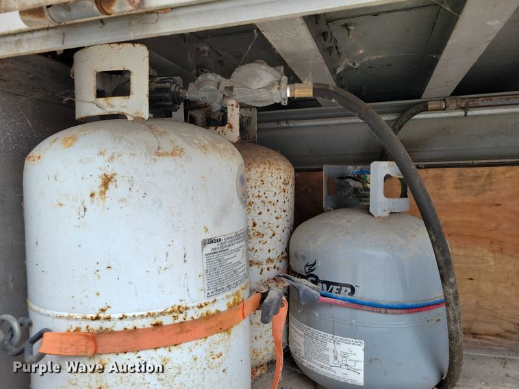 image for item DZ6611 1997 Fruehauf FBHLP9 camper