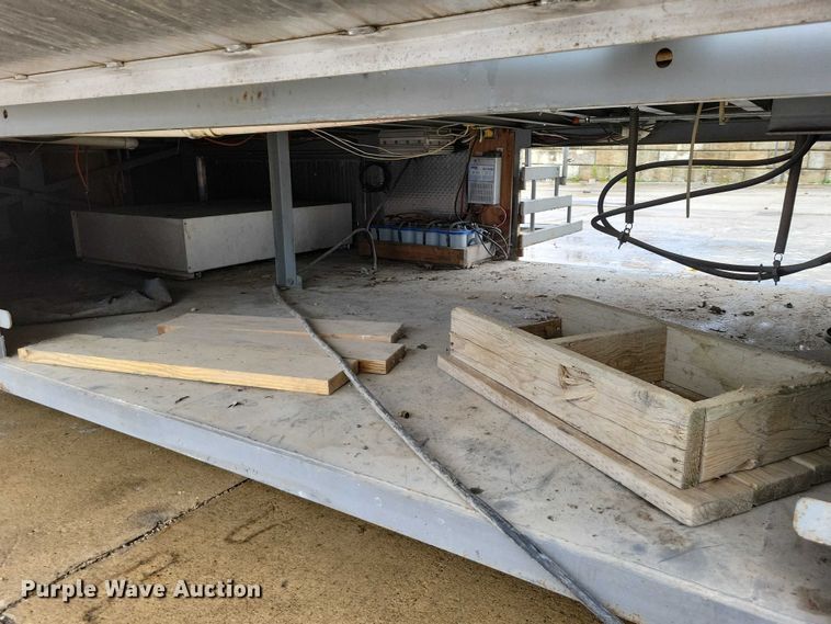 image for item DZ6611 1997 Fruehauf FBHLP9 camper