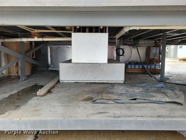 image for item DZ6611 1997 Fruehauf FBHLP9 camper