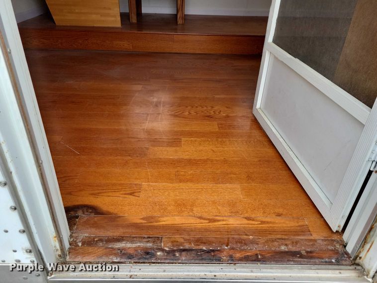 image for item DZ6611 1997 Fruehauf FBHLP9 camper